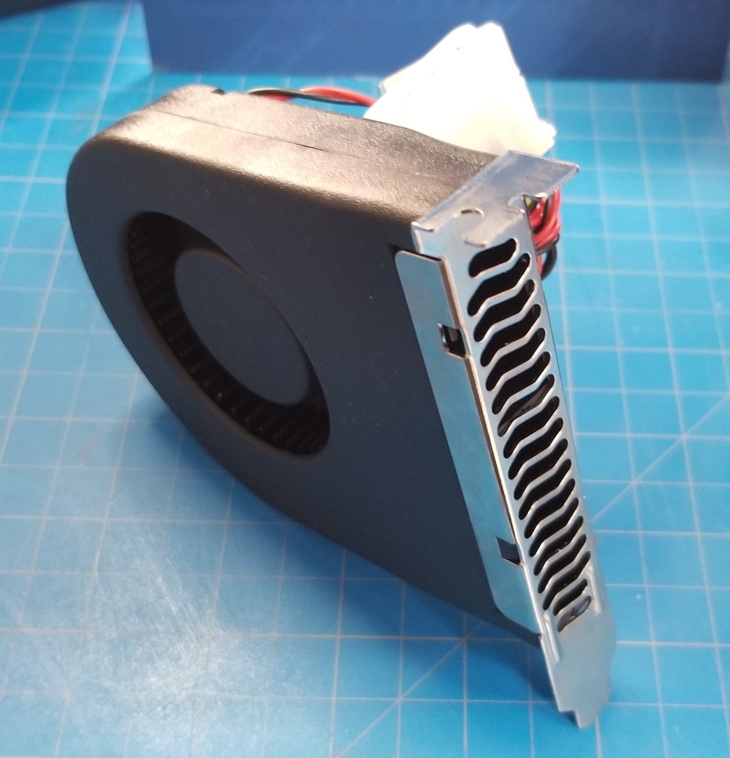 Expansion Slot Rear Exhaust Cooling Fan with LP4 Connector